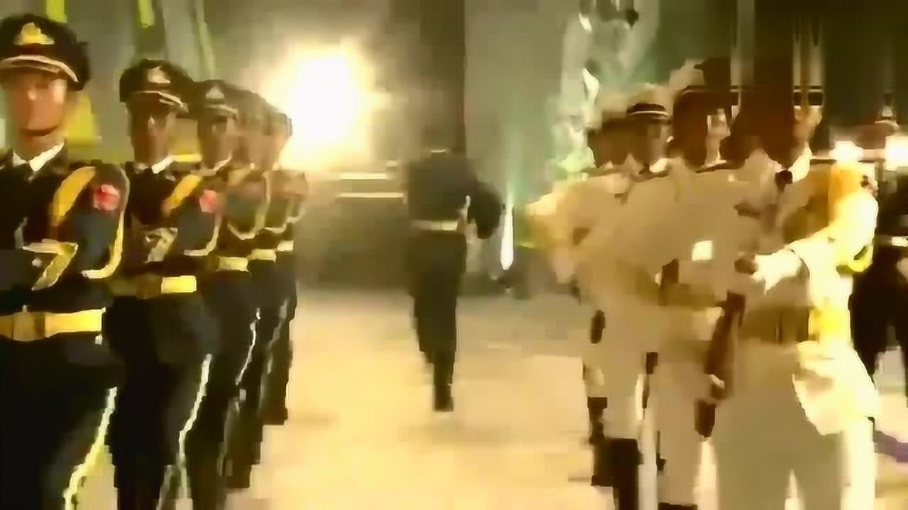 解放军驻港三军仪仗队枪操出场，观众全程掌声不断，场面太震撼了_高清1080P在线观看平台_腾讯视频