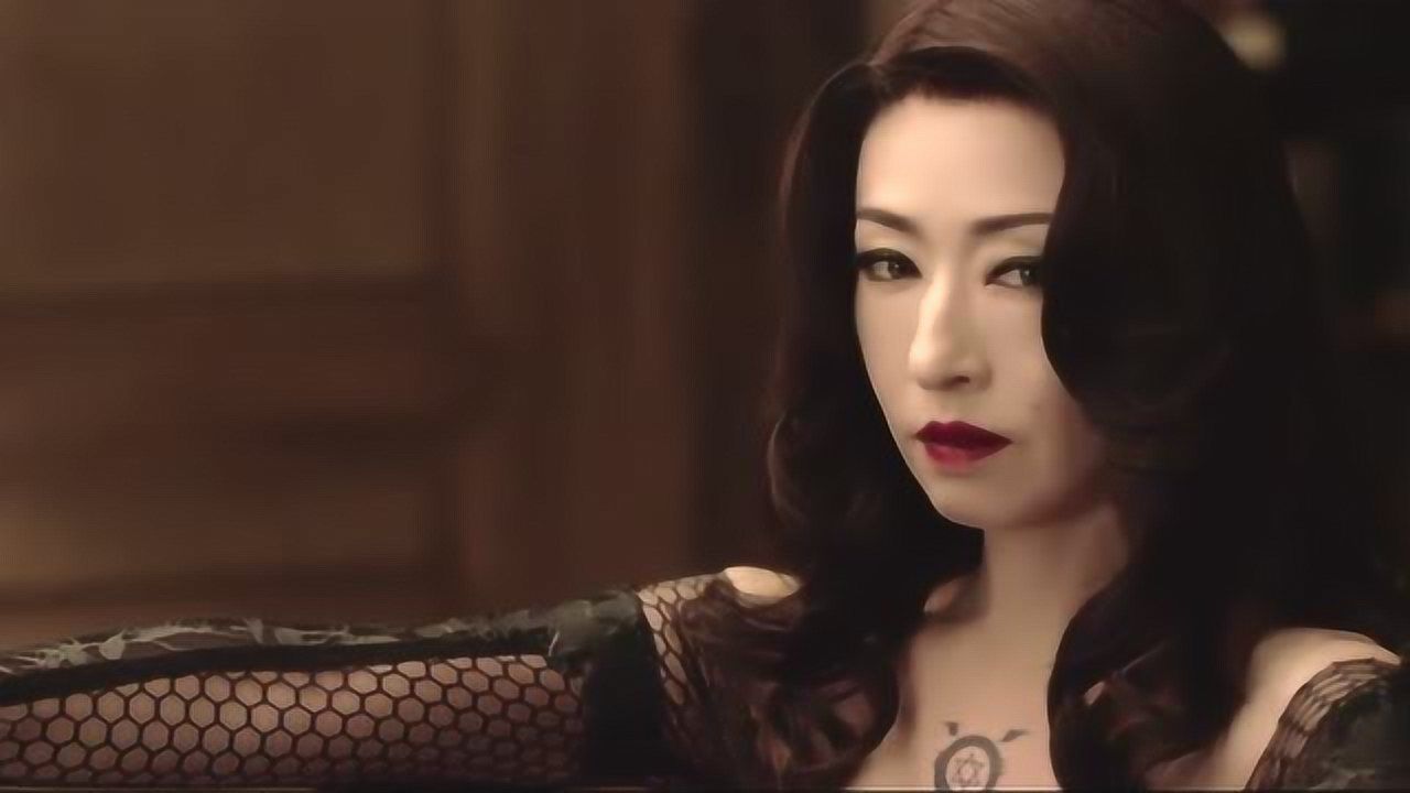 钢之炼金术师真人版这个小姐姐的服装好性感