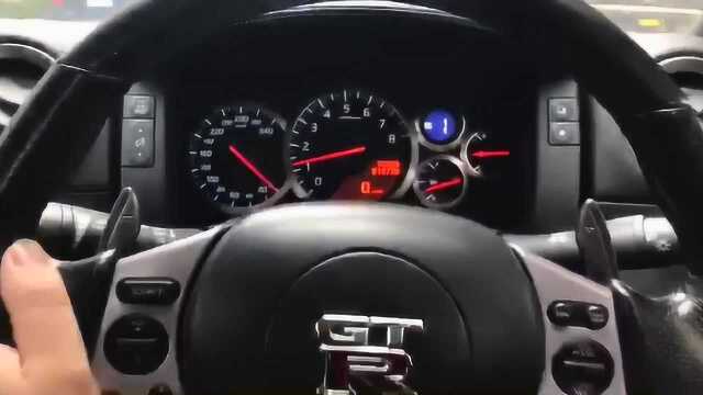 日产gtr百公里加速要几秒,踩下油门后帮我看一下