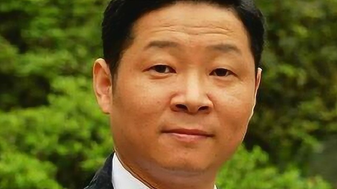 三德子赵亮老婆首次曝光,当模特比老公高一头,看完笑了又想哭