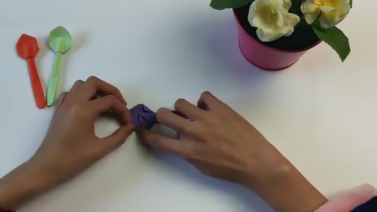 简单有趣的折纸 彩纸小勺子