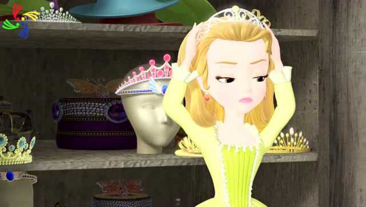 小公主苏菲亚安柏公主带上自己最美的皇冠准备出门