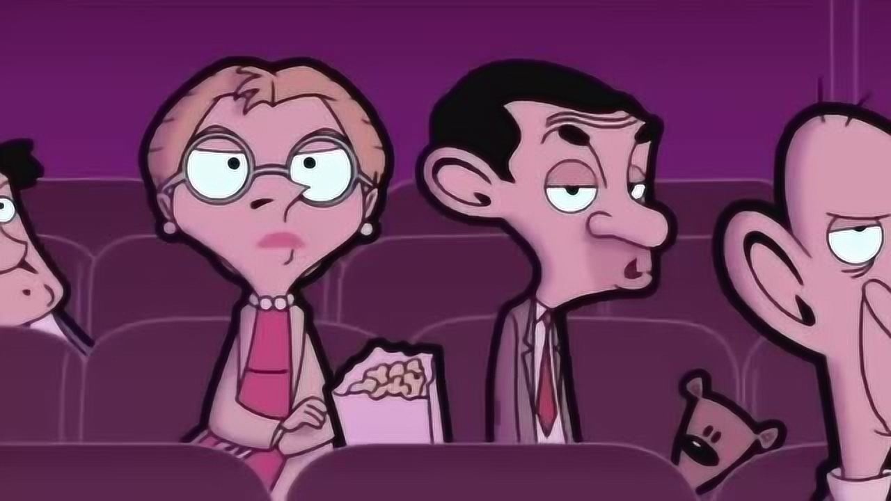 美女看电影看哭了,没想到憨豆先生居然还在吃爆米花?