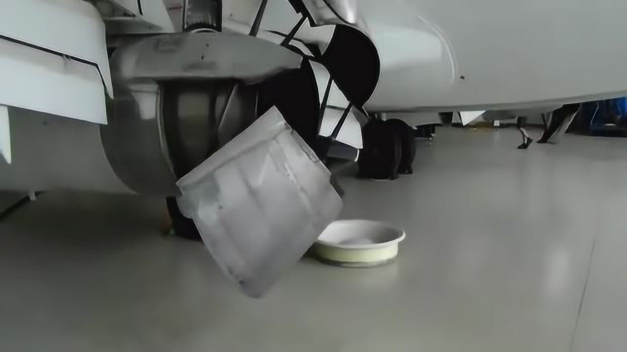 你知道飞机发动机是如何实现开反推的吗?_腾讯视频