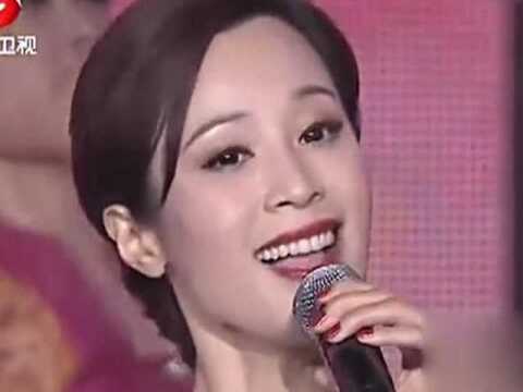 石小群演唱一首《时光倒流》好听极了!