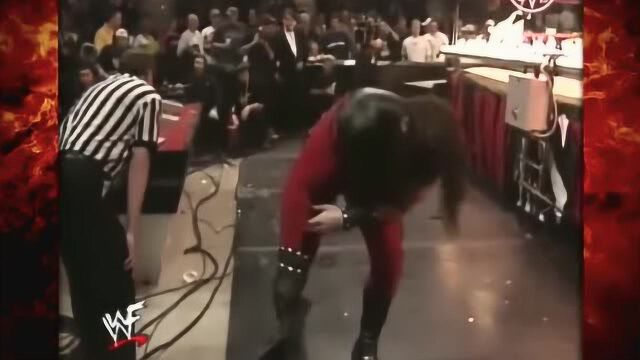 WWE 地狱火焰赛 死神与恶魔之间的较量 老板都得跪地