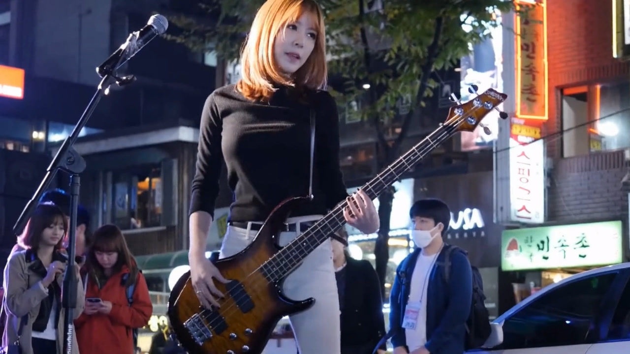 抖音最美贝斯手智仁夜空中最亮的星又被带火感觉要恋爱了