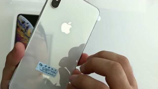 iPhone XSMax开箱视频:除了双卡双待与6.6英寸,10999还能买到啥