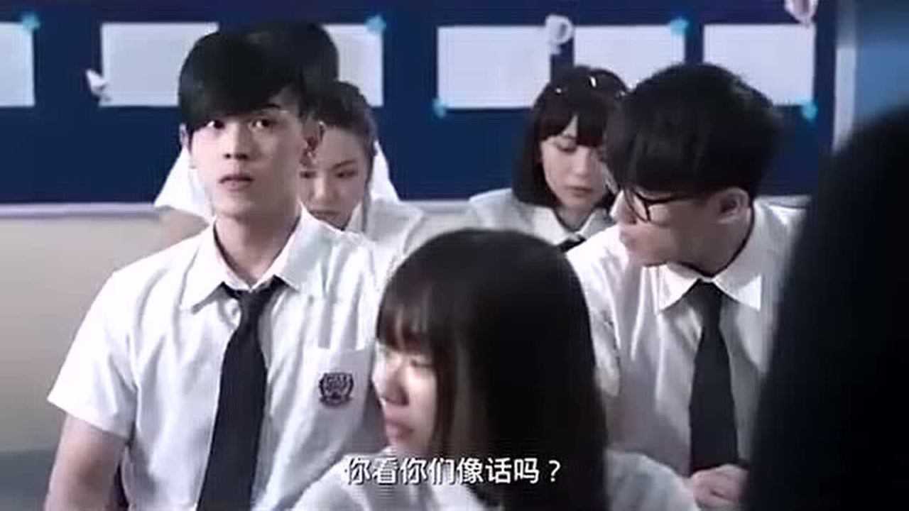 现在的学生都好大胆，当着老师的面把衣服脱了在学校裸奔，好疯狂高清1080p在线观看平台腾讯视频 