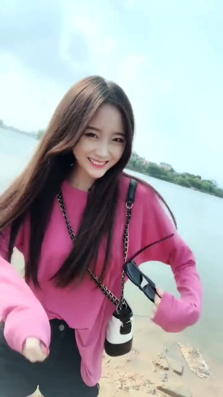 柚子姐姐河边跳《囧架架》舞蹈,就是这个女神范啊