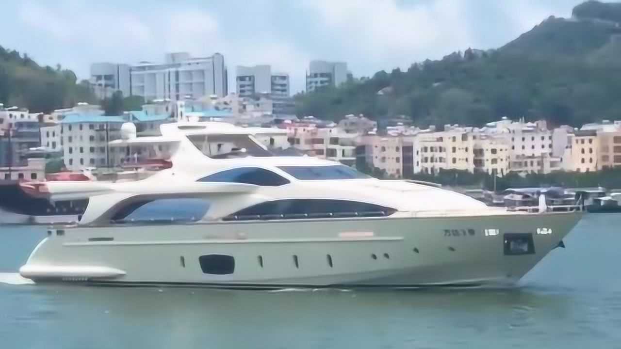 实拍王思聪游艇面积达105尺超级豪华游艇造价13个亿