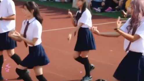 两边跳舞的哥哥，别以为戴了假发我就不认识了 - 腾讯视频