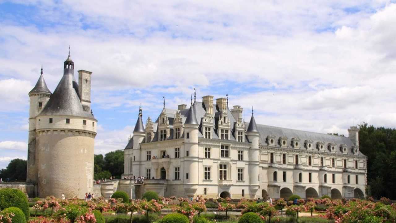 法国著名的"皇室城堡",几百年来被女人所主宰!是水上的女人堡