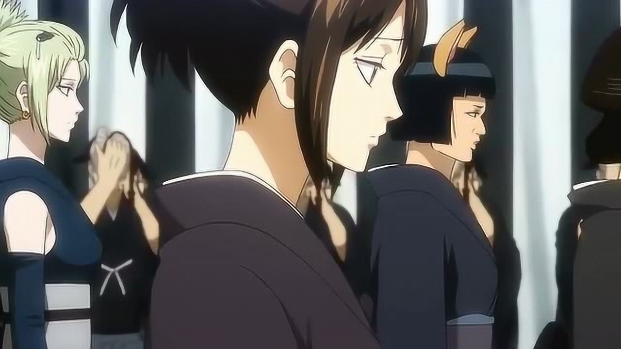 银魂神乐刚想说话却被打晕了一睁眼自己的葬礼已经开始了