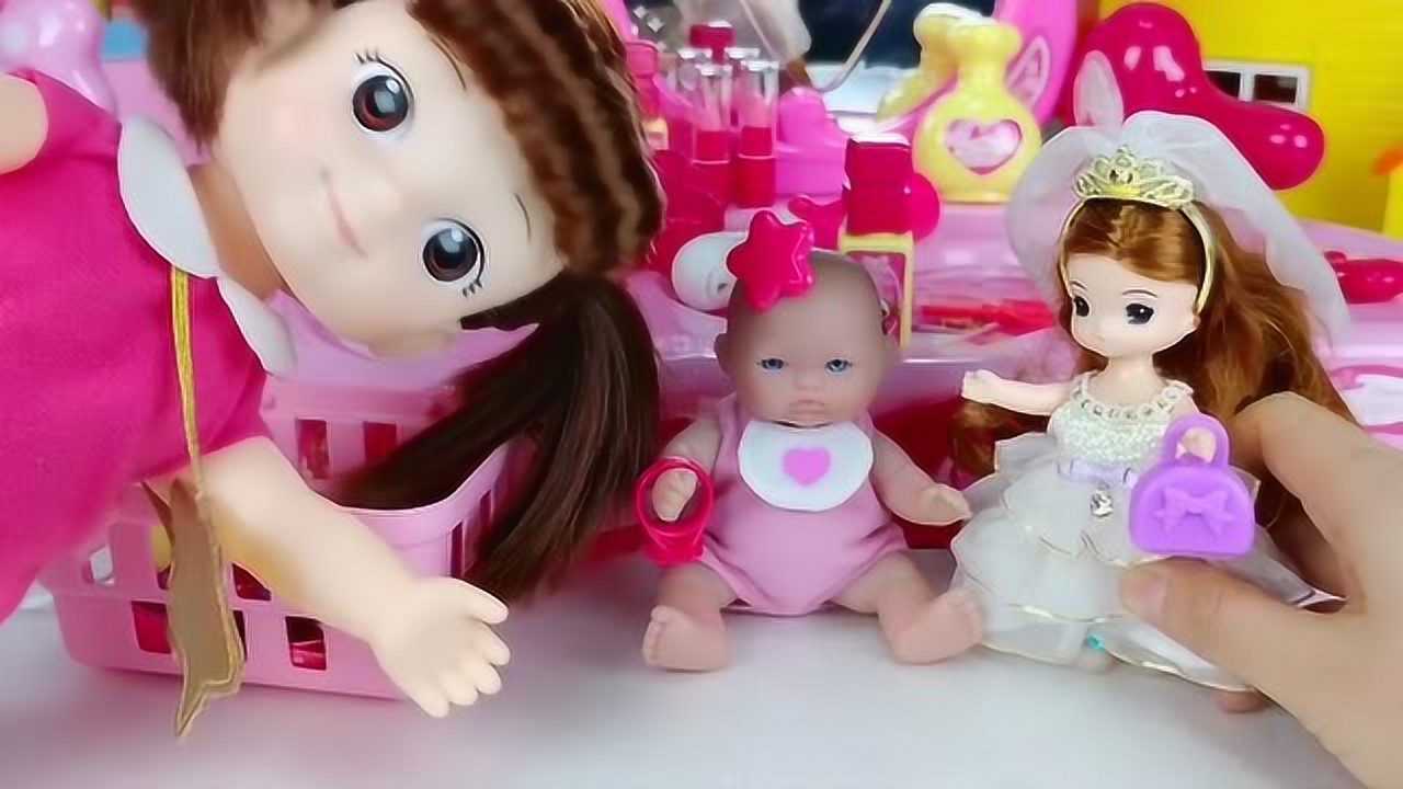 芭比娃娃玩具:糖糖和冬冬化妆做造型