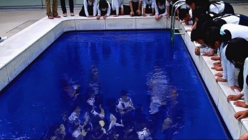5个创意十足的游泳池，人可以穿着衣服在水底走动，究竟是怎么回事？