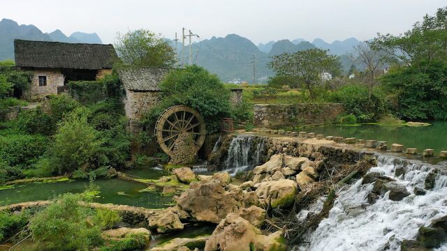 贵州大山里风景如画,给你一个这样的环境,你愿意住在农村吗?