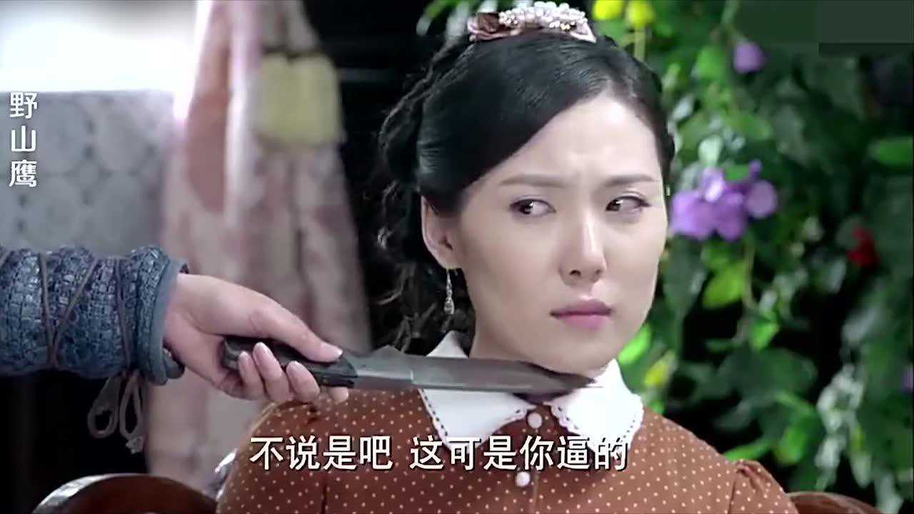 审讯女犯人,还要把袜子塞嘴里人家是女生!
