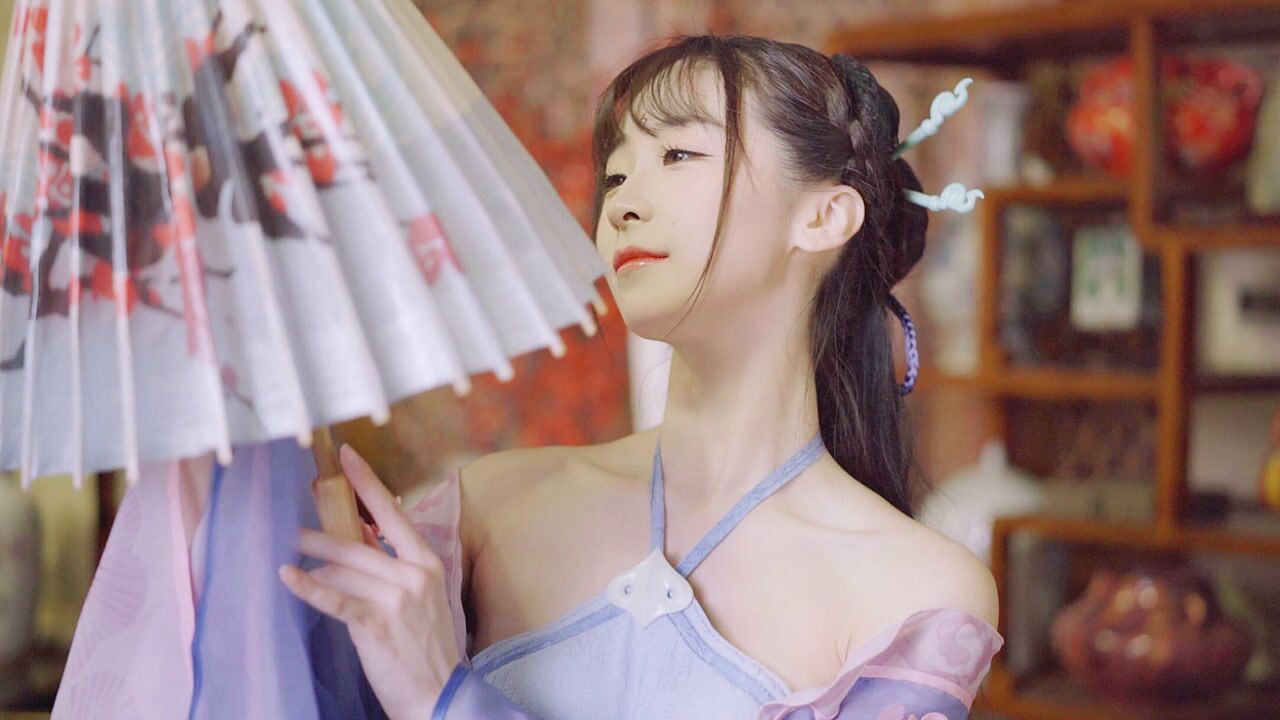紫颜小姐姐来秀舞蹈了,这么柔情似水的中国风舞蹈也只有咱们有了
