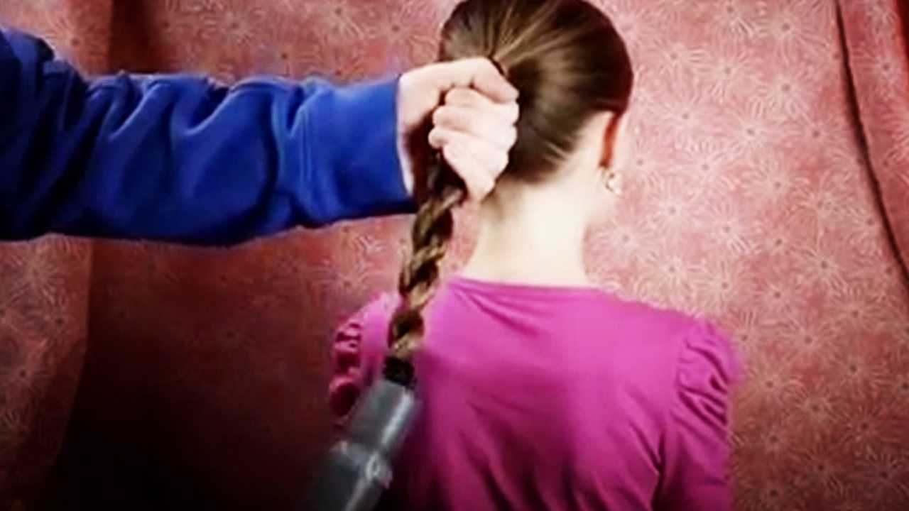 一位父亲给女儿扎辫子竟然用吸尘器专家扎辫子之前好好梳梳头发