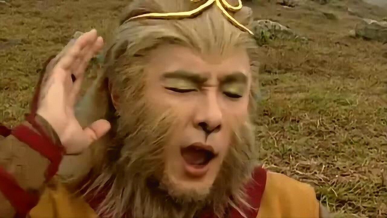 tvb版西游记唐僧念紧箍咒悟空帽子变紧箍身上的衣物都变了