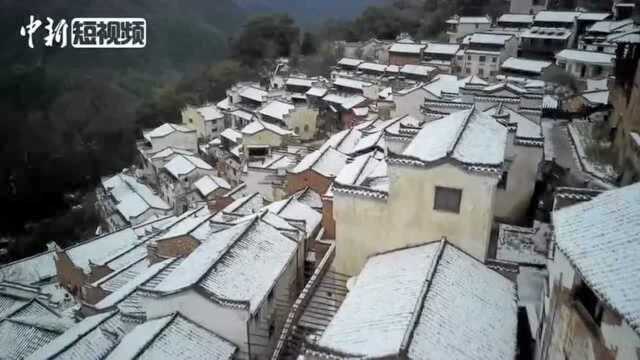 “最美乡村”婺源篁岭迎降雪画出山居雪韵图