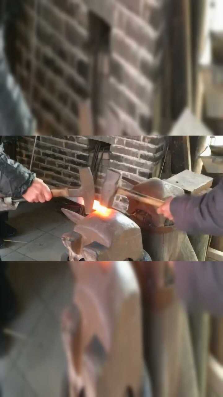 传统的打铁手艺,两位老师傅的默契真高!_腾讯视频