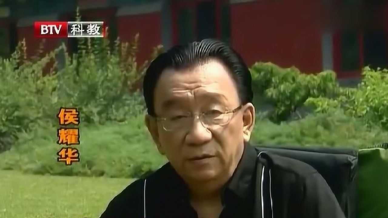 侯耀文下葬时侯耀华却在他的骨灰盒中放了一样东西令人称赞