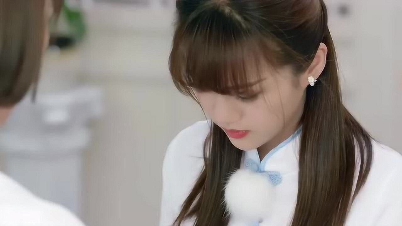 许你浮生若梦天婴请罗浮生吃饭罗浮生穿的好隆重西装加领结