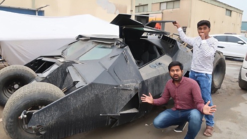小伙在迪拜捡到一辆蝙蝠侠战车，打开车门那一刻，不淡定了！