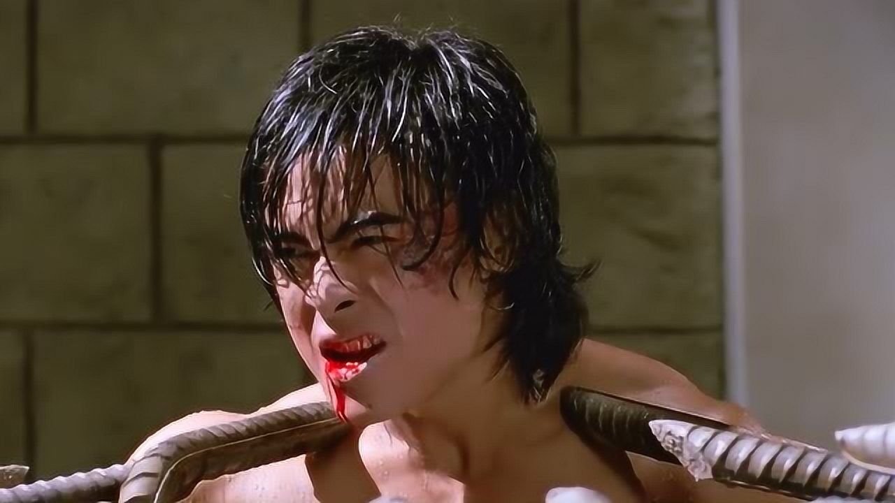 力王所长为了禁锢住力王用很多钢筋把他围了起来