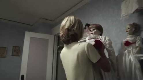 几分钟看恐怖电影《安娜贝尔》 一个丑陋洋娃娃引发的“惨案”！