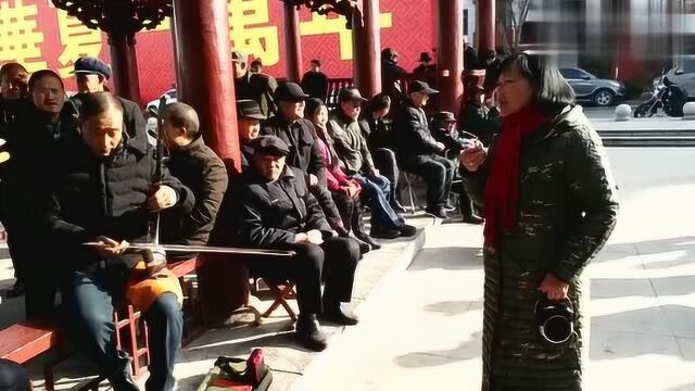 天水伏羲庙的秦腔自乐班在唱戏这些业余演员闲了凑一起就图个热闹