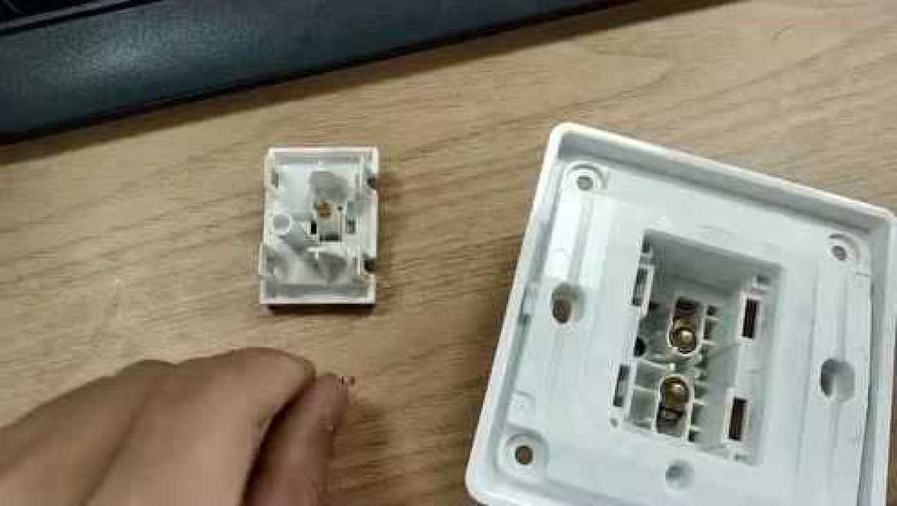 公牛开关拆卸重装方法