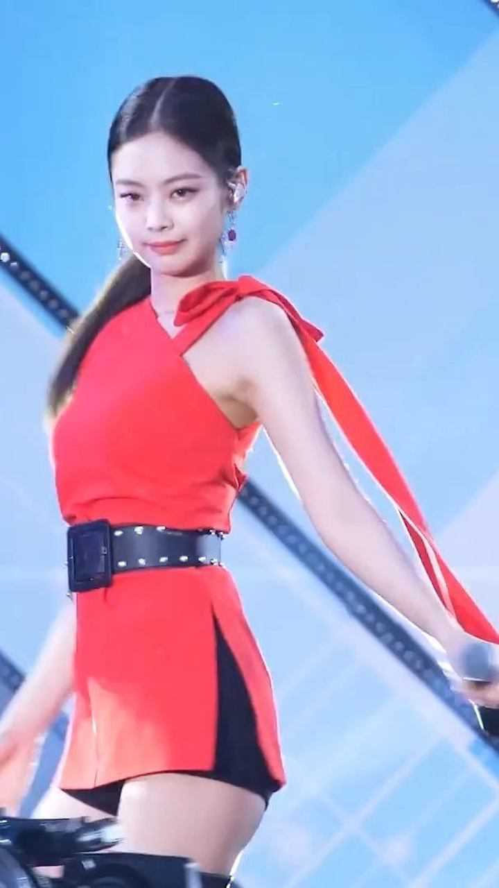 也就金智妮才能把低马尾绑的这么有气质