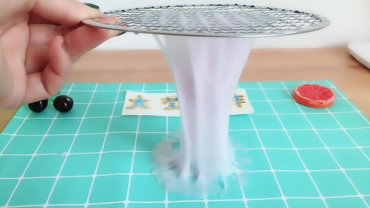 用洗洁精和洗手液做水晶泥不成功加入胶水成型后变身网格泥哦