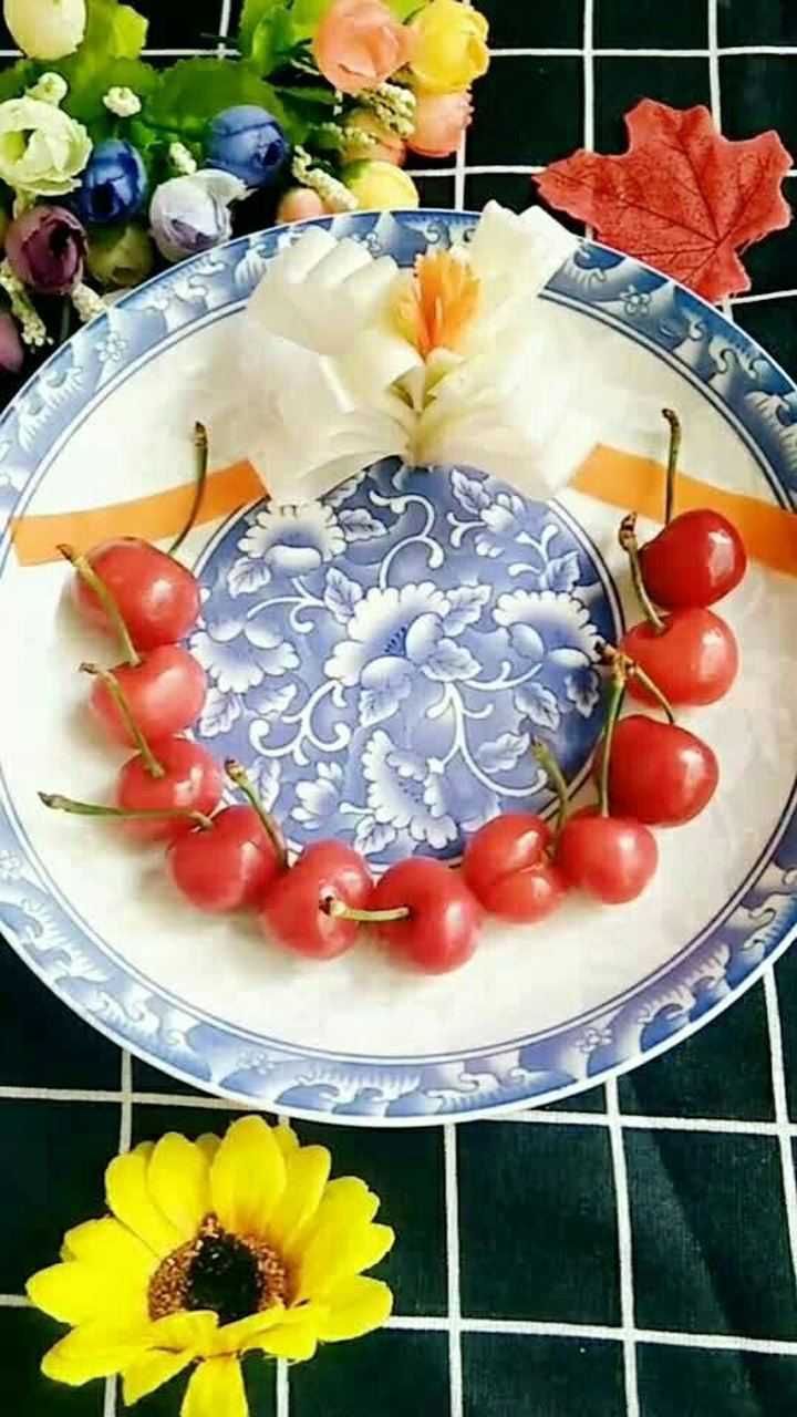 大葱做朵礼花当盘饰很漂亮!果蔬摆盘教程