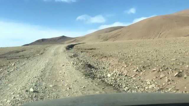 自驾轿车穿越神秘后藏,途经大型咸水湖昂孜错那美景不容错过