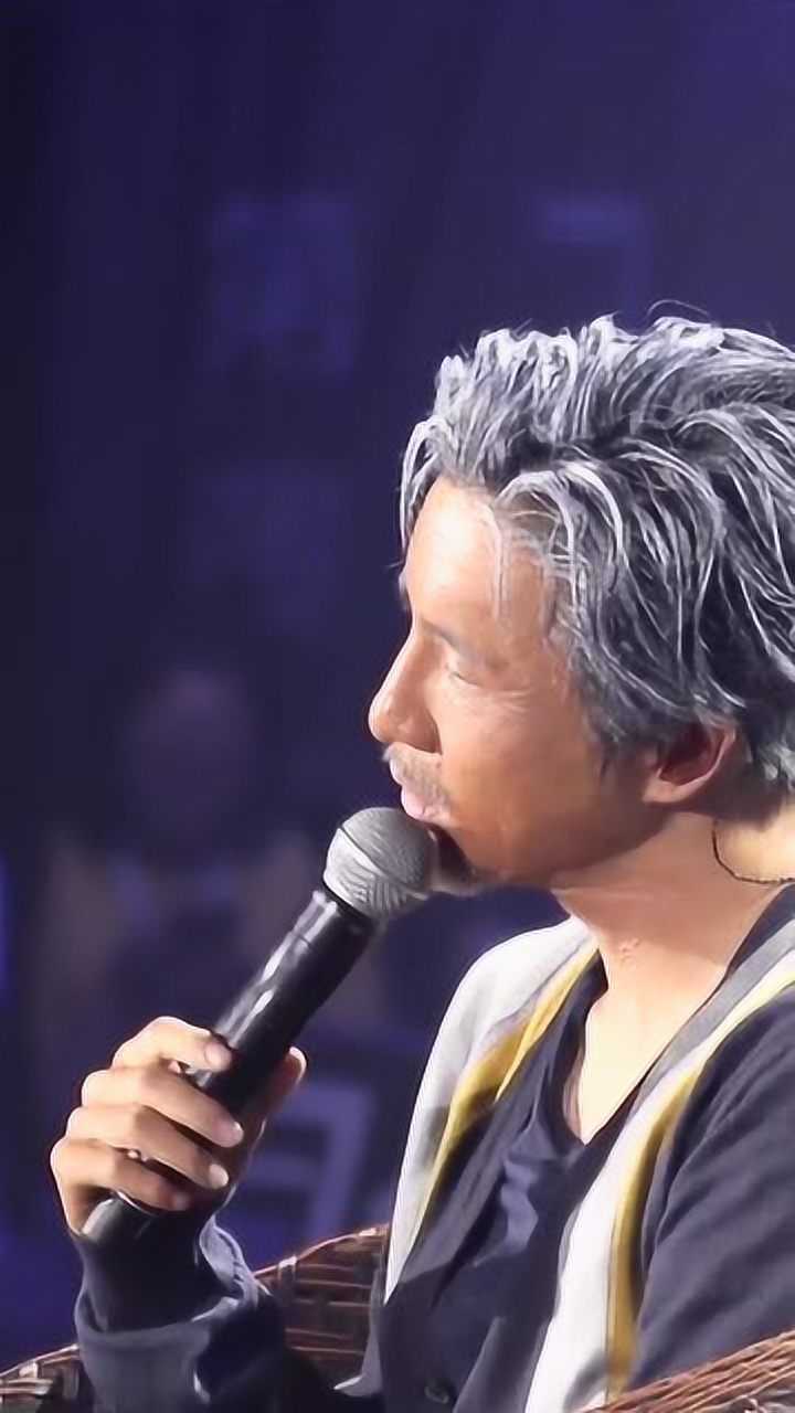 薛之谦的第717场演唱会,当你看到他时你是否也是白发苍苍了?