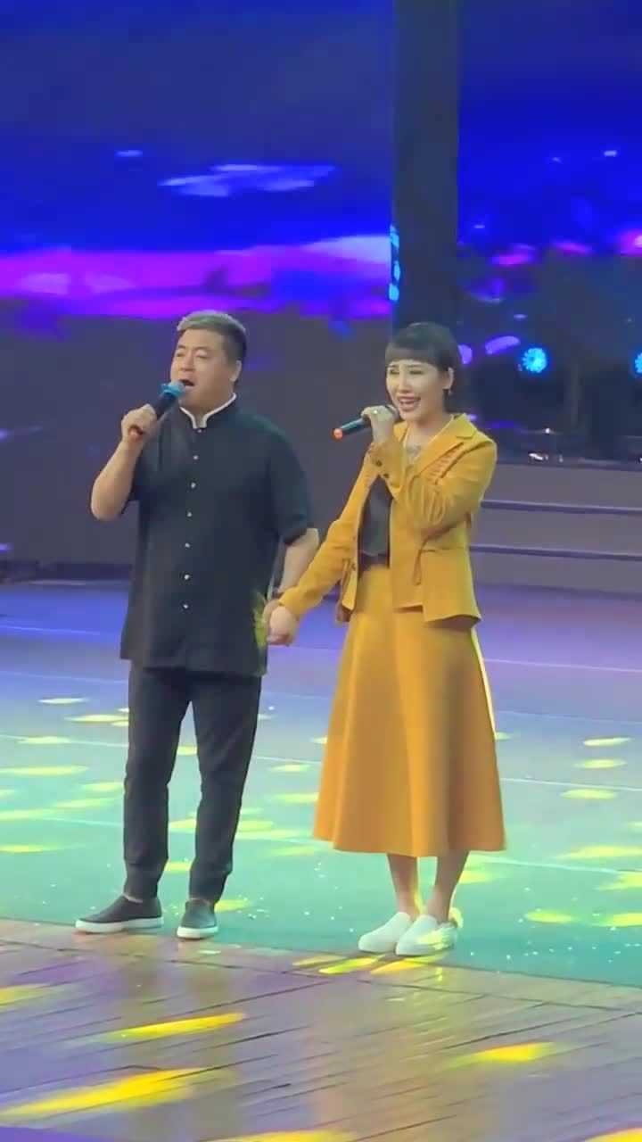 魏三老师演出唱情人迷这正宗的二人转口音真好听