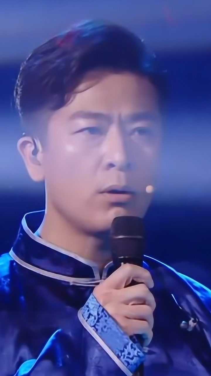 被于毅的歌声吸引了