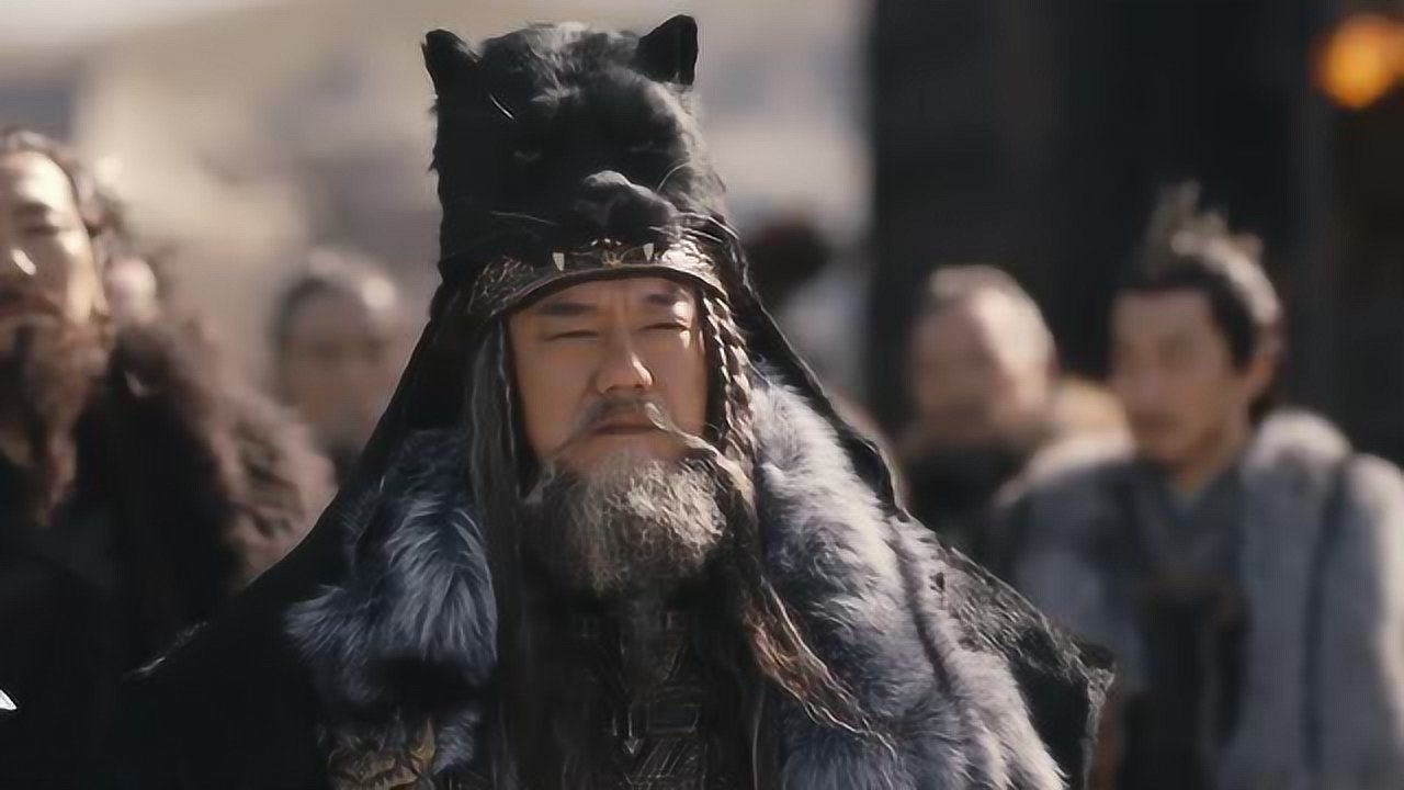 九州缥缈录:九王凯旋归来,他向青阳王献上龙格真煌的宝刀