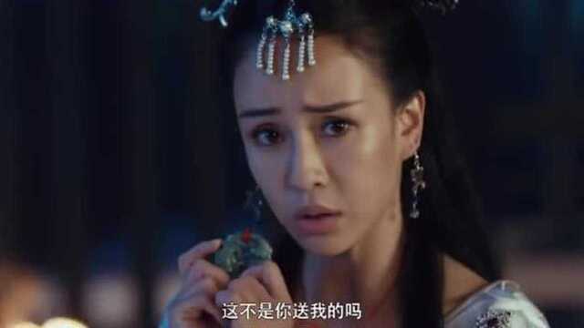 白莲教圣女用美人计勾引黄飞鸿,想要拿回玉佩,有本事自己抓