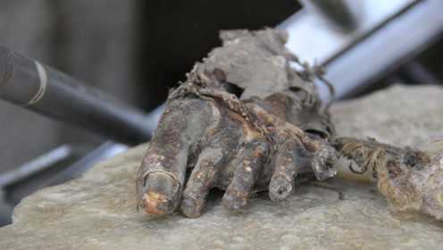 西藏阿里有个"藏尸洞",越走近越慌,大白天阴风阵阵!