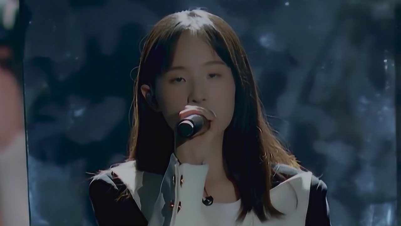 超人气明妹张钰琪回答混剪沉浸在温柔的歌声里迷人