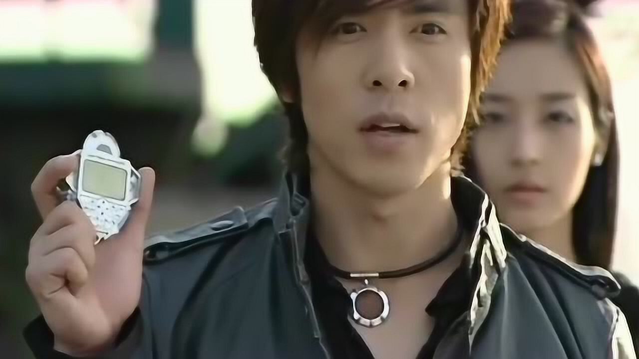 铠甲勇士黑犀铠甲可拿好你的召唤器小心背后的冰儿