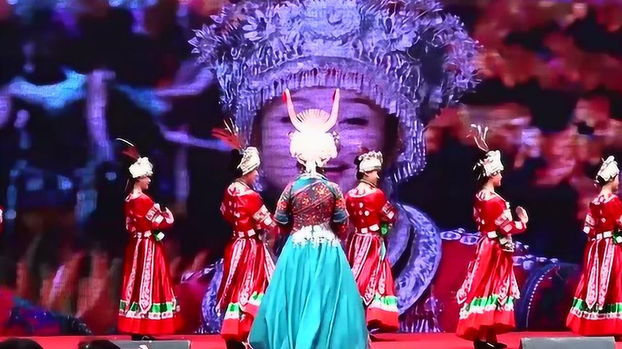 贵州苗族歌后阿幼朵演出《太阳鼓》