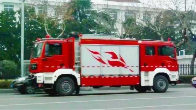 “双头”消防车装备国内,国内企业已完成自主研发,打赌你没见过