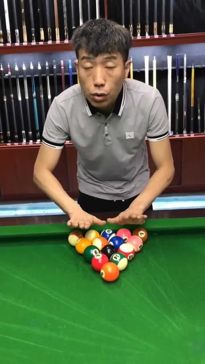 台球高手教你用手摆球,下次再去台球厅,这样摆球不要太帅哦