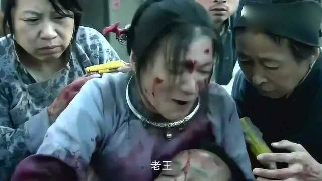 美女请鬼子帮孩子喂奶,鬼子以为走运了,美女却突然伸出邪恶的手